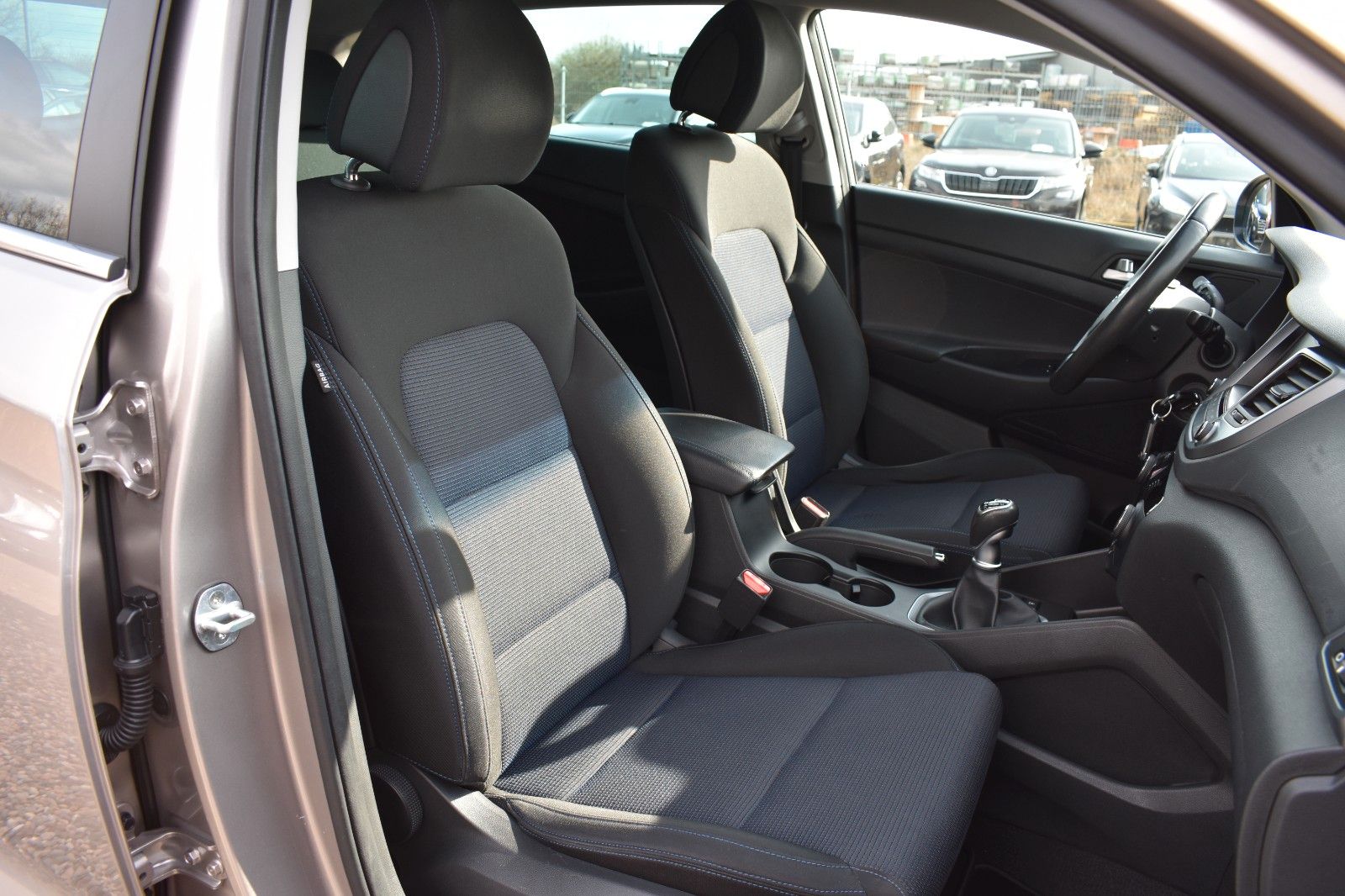 Fahrzeugabbildung Hyundai Tucson Style 2WD Panorama Dach Bluetooth Schaltr