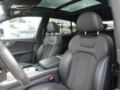 AUDI RSQ8 4.0 TFSI quattro Matrix Sportaga Sthzg Pano AUDI RSQ8 4.0 TFSI quattro Matrix Sportaga Sthzg Pano