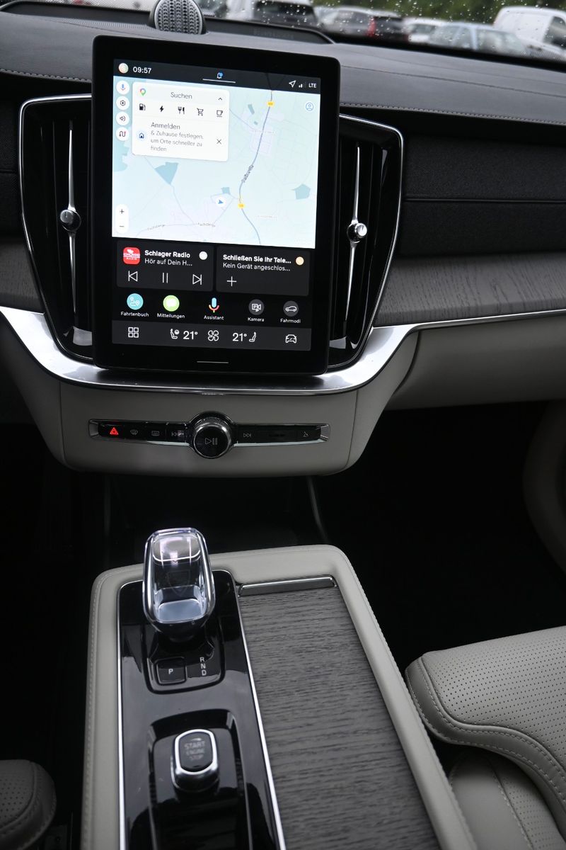 Fahrzeugabbildung Volvo XC90 T8 Ultra Bright AWD*LUFT*AHK*B&W*Massage*