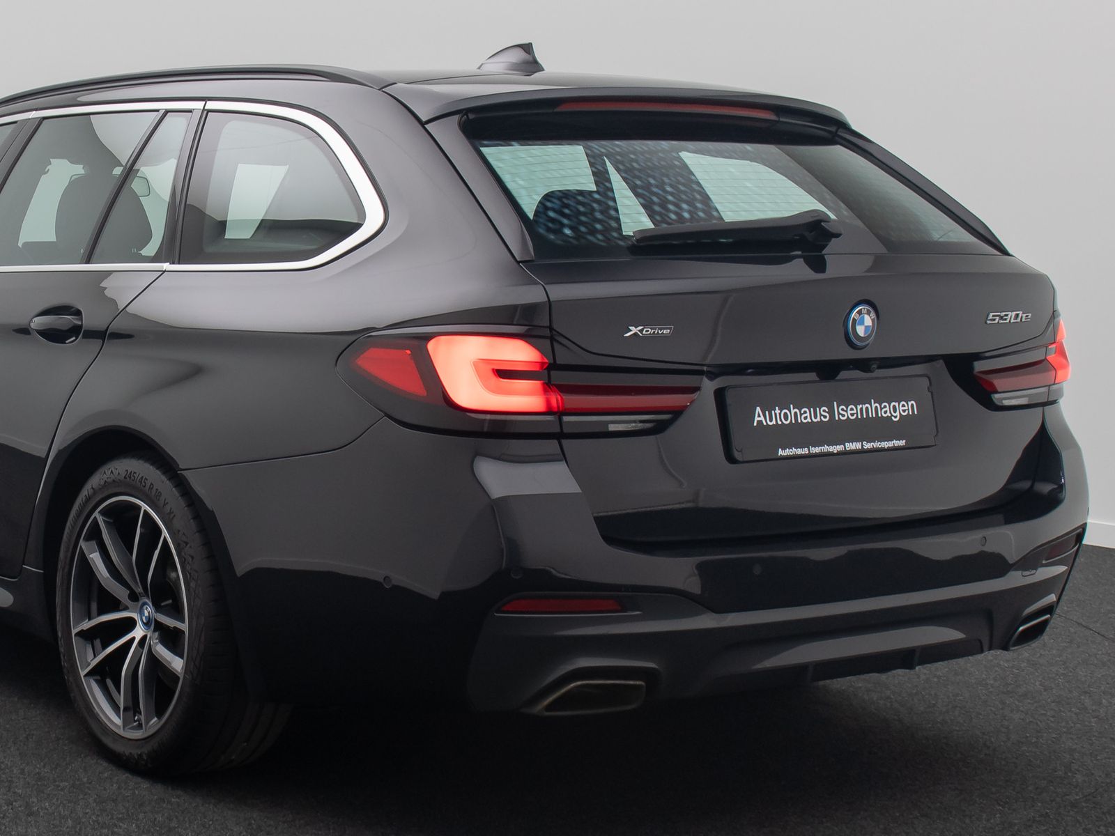 Fahrzeugabbildung BMW 530e xD M Sport Kamera DAB HiFi ACC AHK 4xKlima