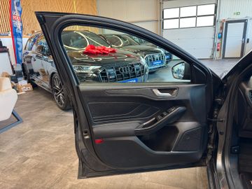 MYAUTOCENTER – Gebraucht- und Jahreswagen mit Werkstattservice in Pfaffenhofen Ford Focus *KEYLES*HEAD-UP*LKHZ*2-ZONEN*ACC*VOLL*