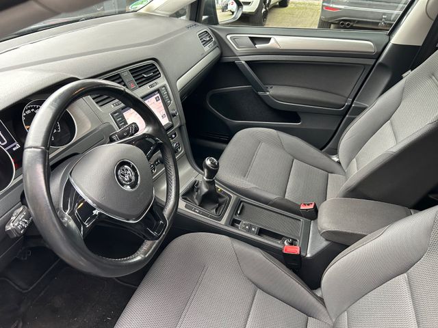 Fahrzeugabbildung Volkswagen Golf VII 1.6 TDI Variant+Navi+SHZ+PDC+WR+ SR+BT