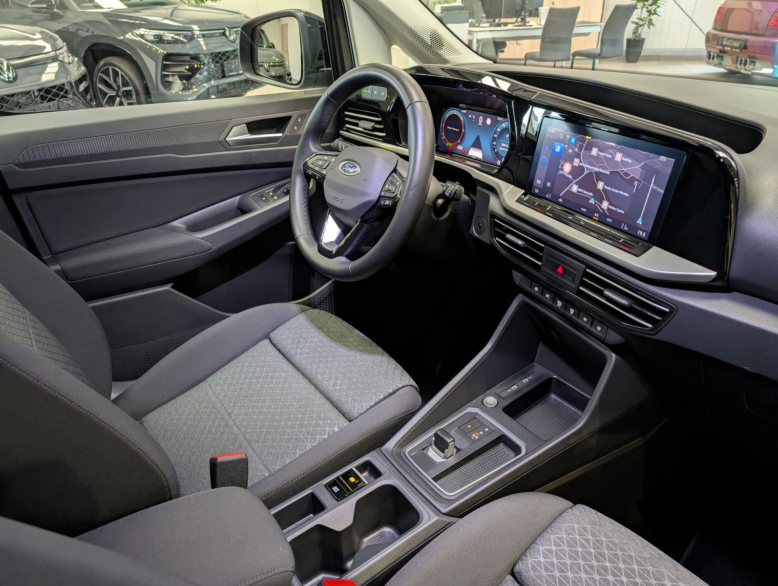 Fahrzeugabbildung Ford Tourneo Connect L2 Titanium 7-Sitze Bi-LED Cam A