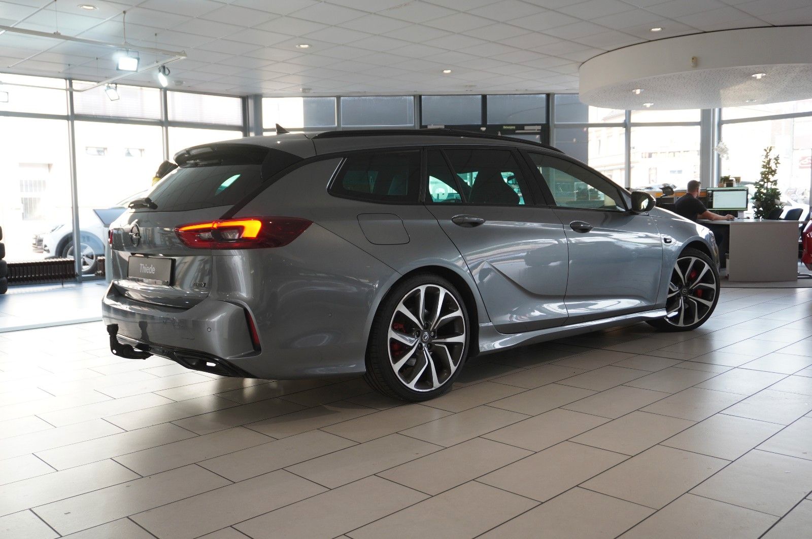 Fahrzeugabbildung Opel Insignia B ST 2.0D GSi 4X4 NAVI/LED/HUD/PANO/AHK