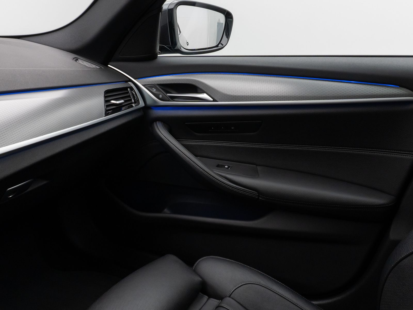 Fahrzeugabbildung BMW 520d M Sport Panorama 360° HUD HiFi AHK Komfort