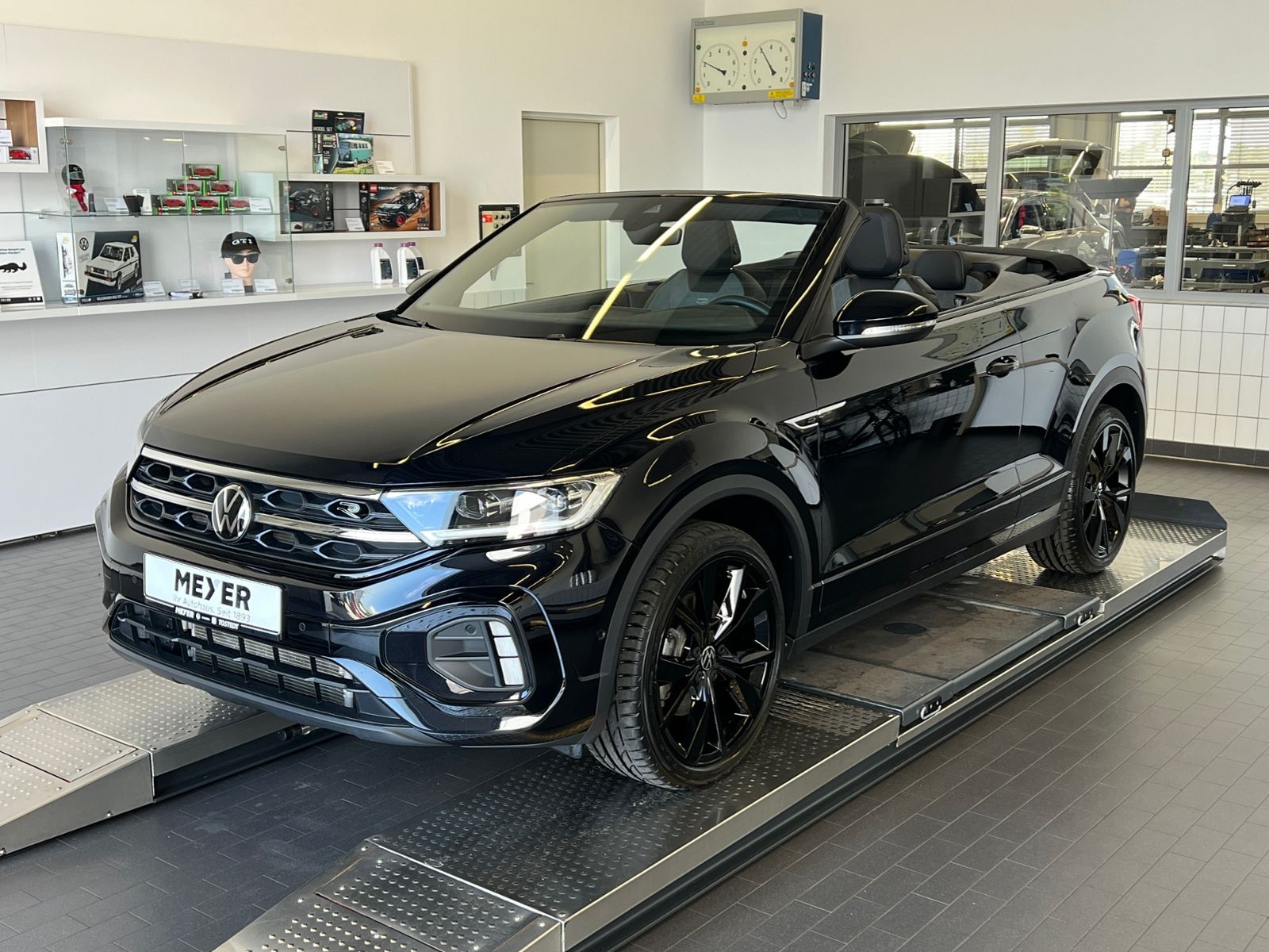 Fahrzeugabbildung Volkswagen T-Roc Cabriolet R-Line 1.5 TSI DSG *BlackStyle,A