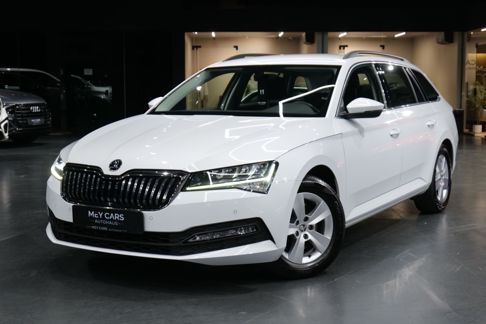 Skoda Skoda Superb Combi Ambition *LED*AHK*Keyless*MwSt*