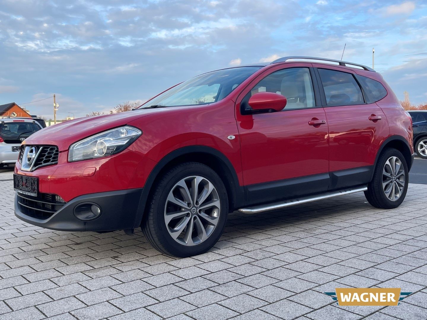 Fahrzeugabbildung Nissan Qashqai+2 Tekna 4X4 Automatik Klimaautomatik 7-S