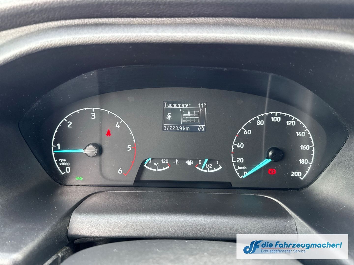 Fahrzeugabbildung Ford Transit Pritsche 310 L2 Doppelkabine AHK DAB Tel