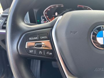 BMW 320d xDrive A Sport Line DAB LED WLAN RFK Shz