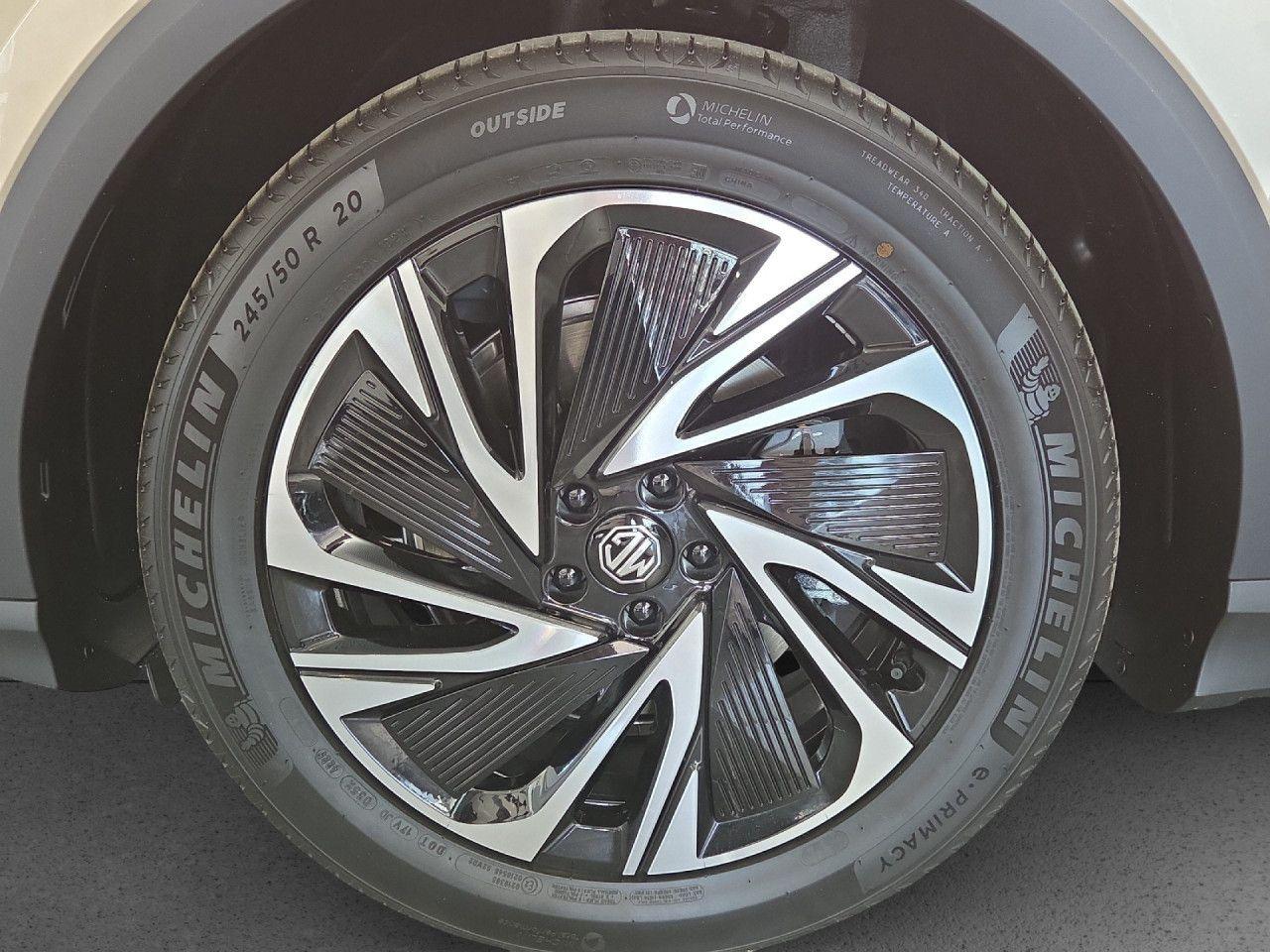 MG S6 EV Luxury AWD Bluetooth LED Klima el. Fenster