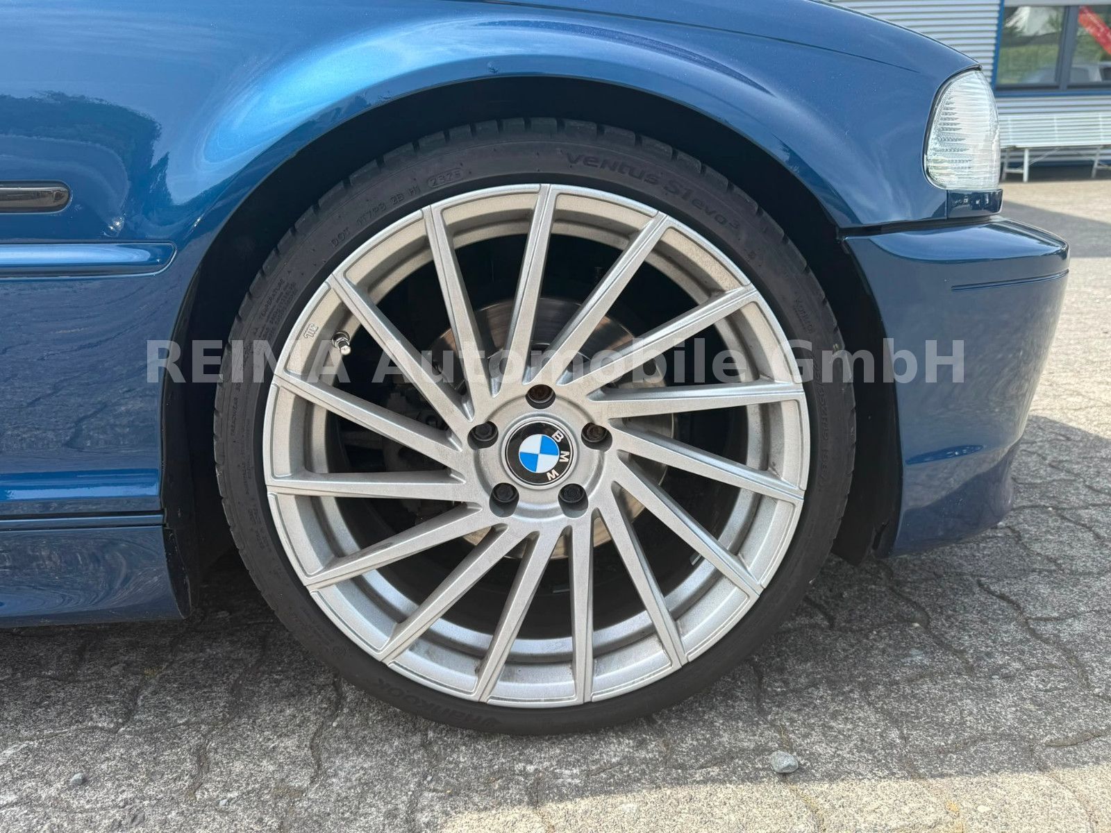 Fahrzeugabbildung BMW 320i Cabrio M-Sport Paket,