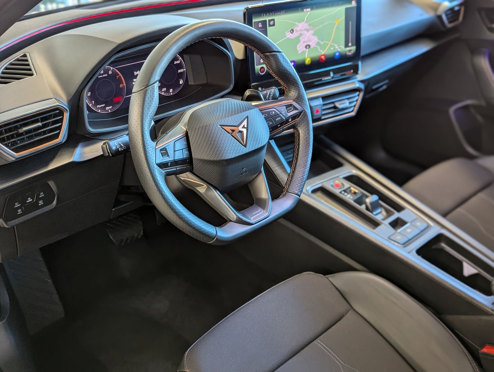 Fahrzeugabbildung CUPRA Leon 1.5eTSI DSG Matrix Cam Vision+ Full Link