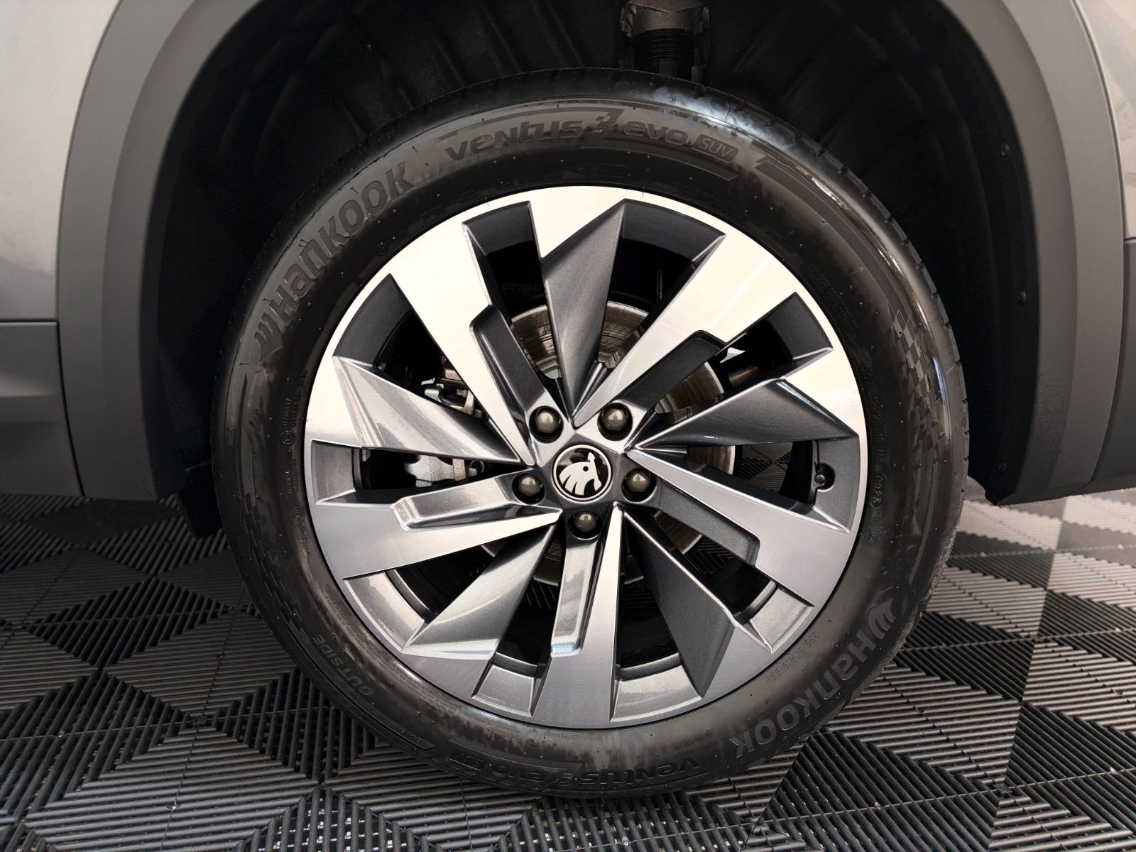 Fahrzeugabbildung SKODA Kodiaq Selection / 7Si / AHK / Matrix / 360°