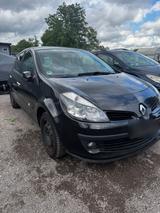 Renault Clio - Renault Clio aus 2006 mit Diesel-Antrieb