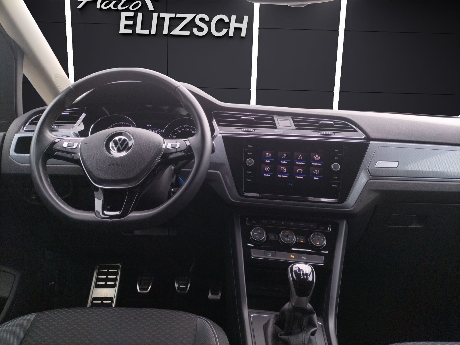 Fahrzeugabbildung Volkswagen Touran TSI Active STH LED Navi ACC Park-Assist S