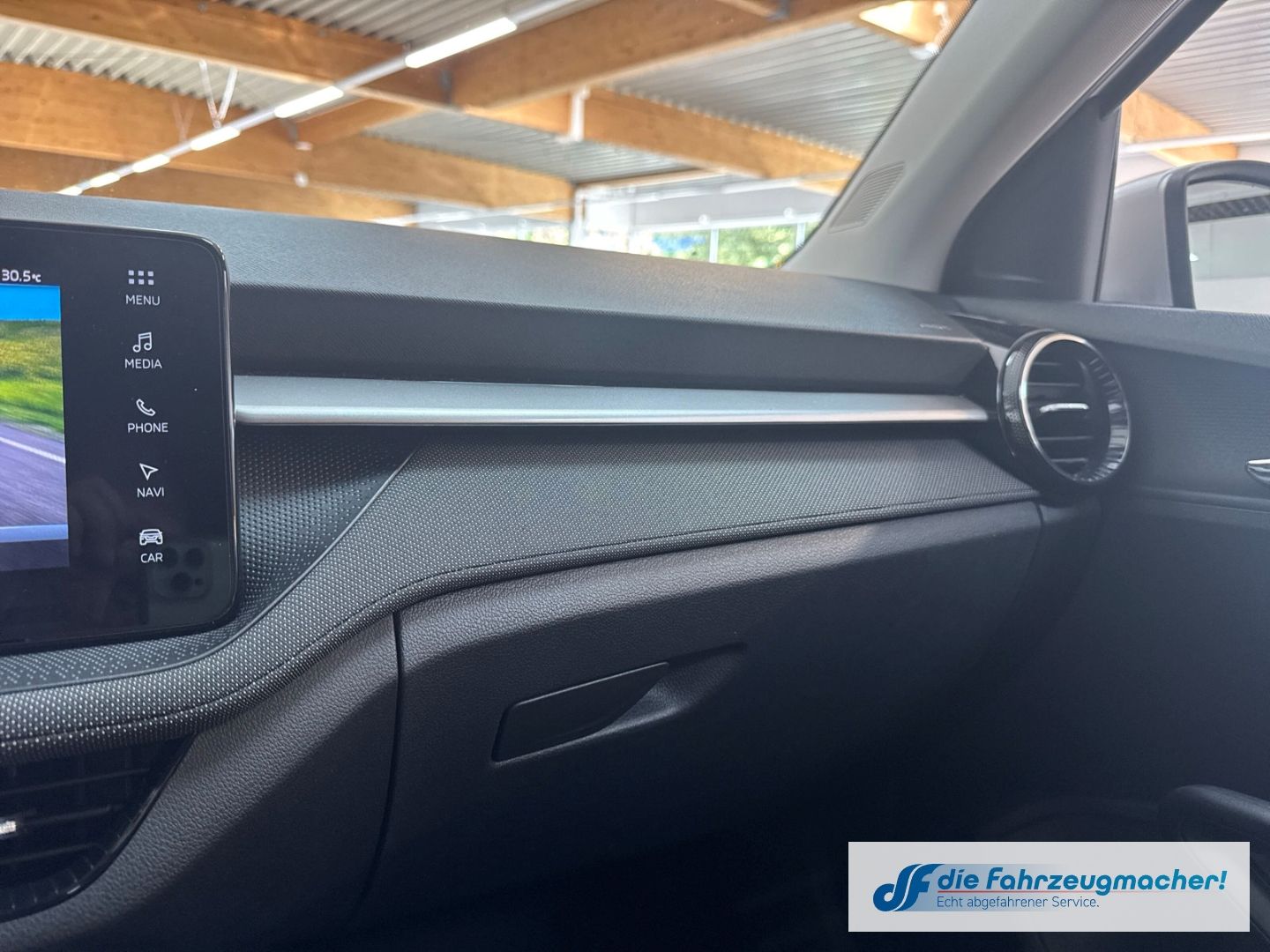 Fahrzeugabbildung SKODA Fabia Tour Automatik Navi DigiCockpit LED Apple