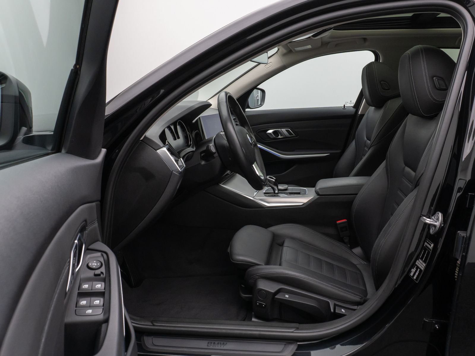 Fahrzeugabbildung BMW 330i Panorama Komfort Leder Sportsitz Stop&Go