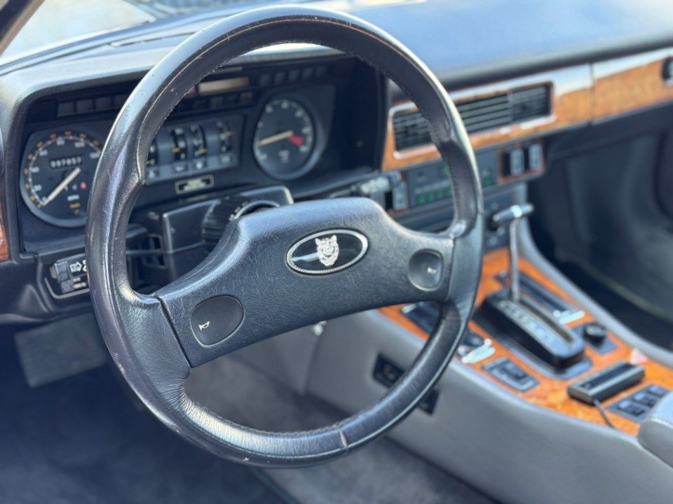 Fahrzeugabbildung Jaguar XJS 12 Zylinder Cabrio H. Zul. HU Neu