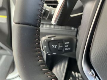 Peugeot 5008  Allure Pack 130 EAT8 Stop & Start