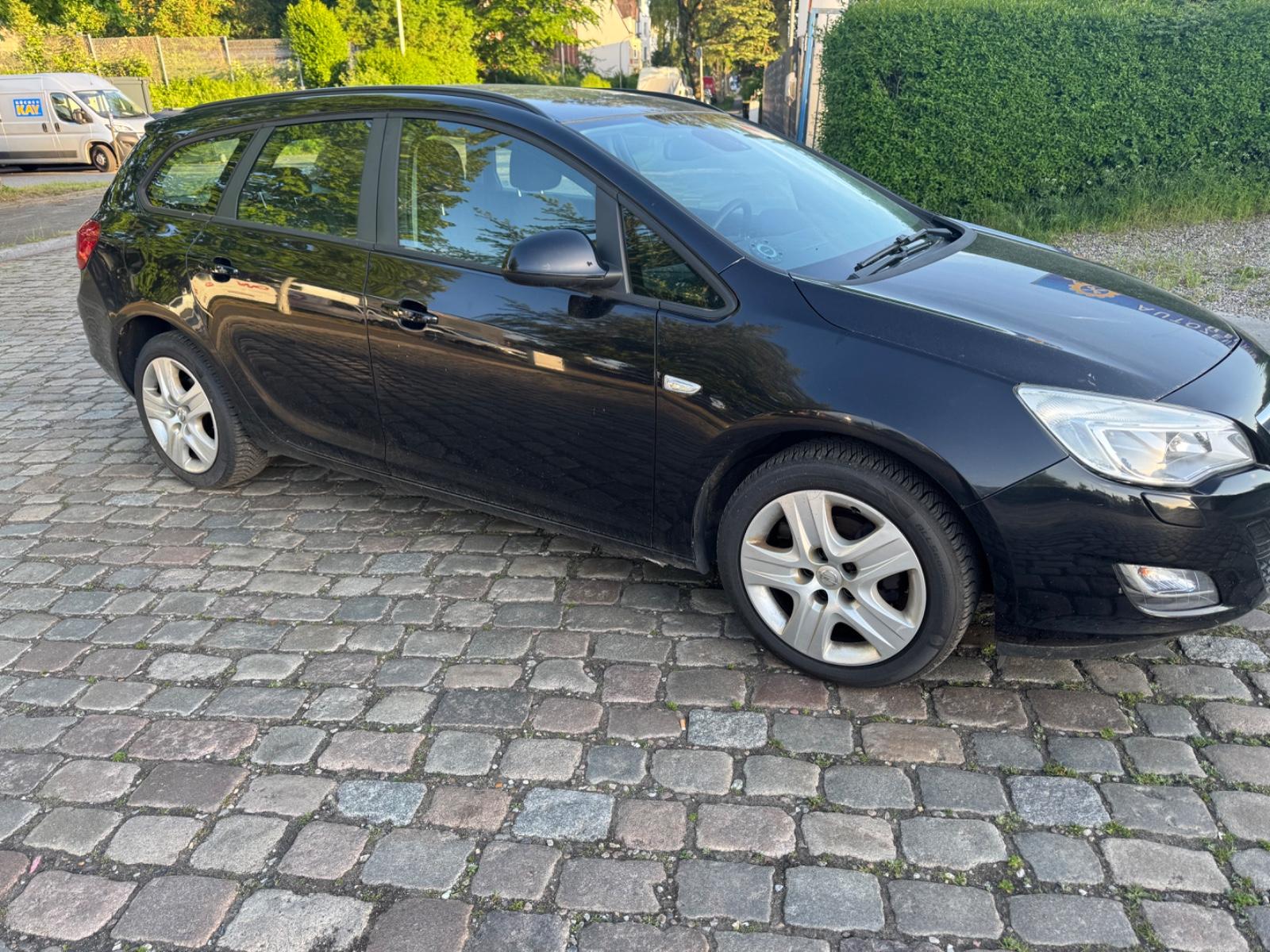 Opel Astra J Sports Tourer Edition