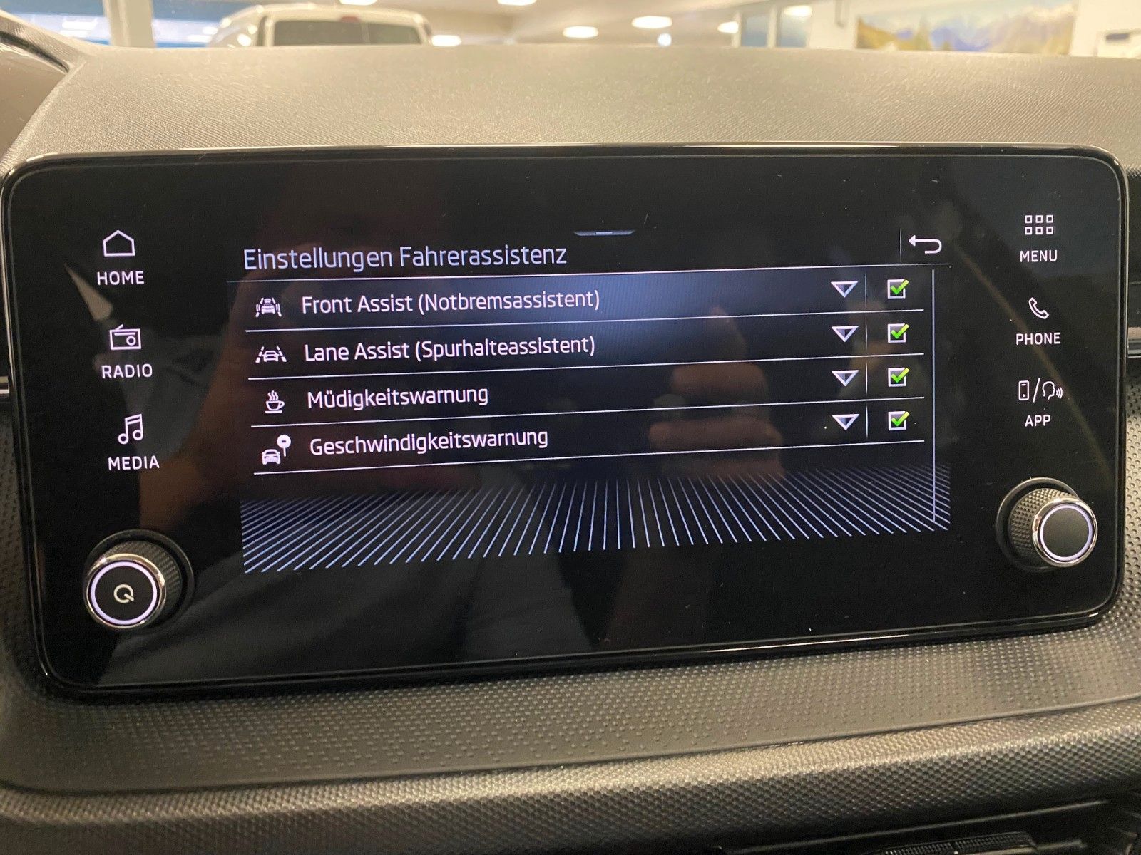 Fahrzeugabbildung SKODA Fabia 1.0l TSI 85kW Essence+SITZHEIZUNG+APP+KLIM