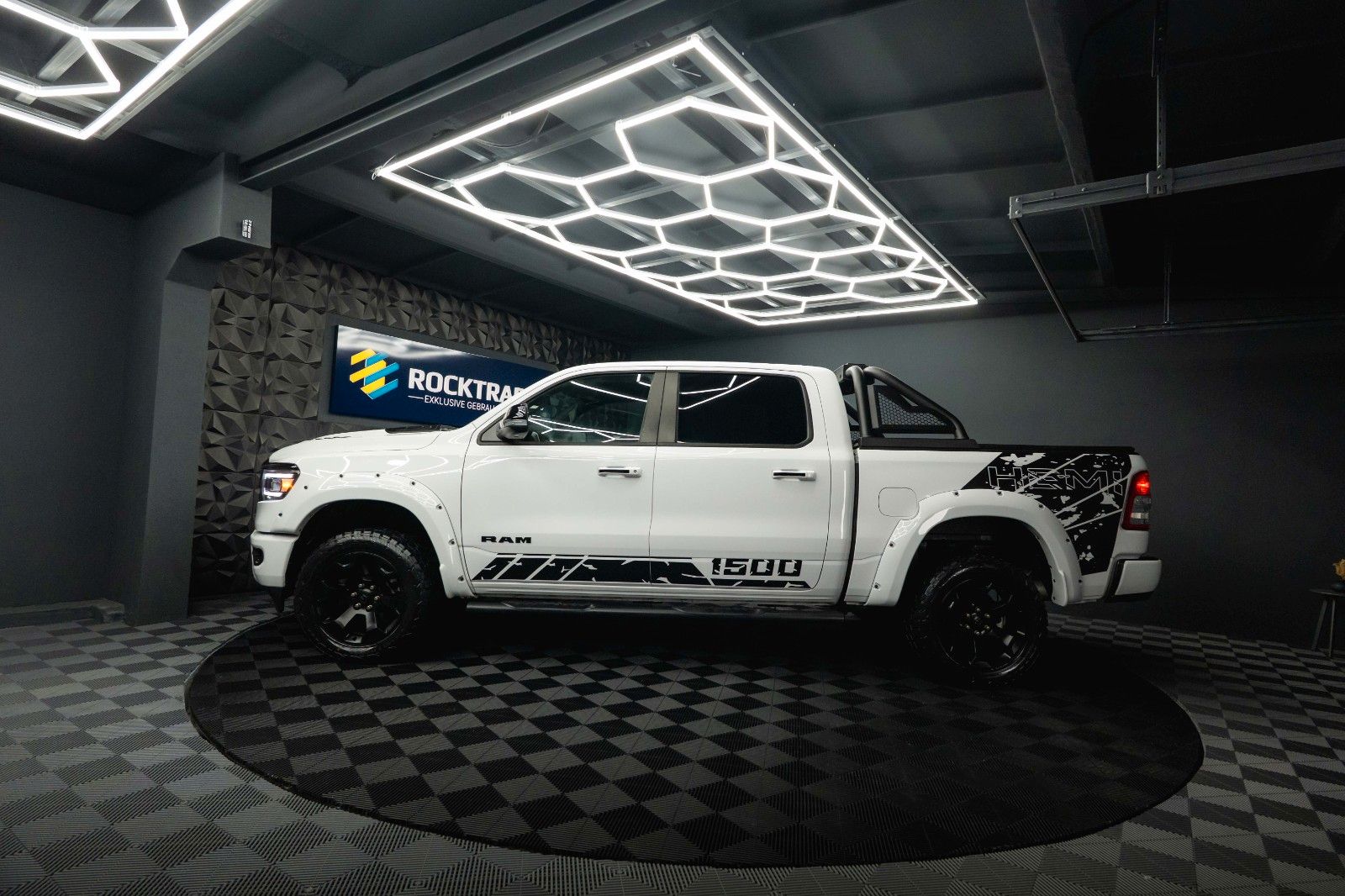 Fahrzeugabbildung Dodge RAM 5.7 V8 HEMI 4x4 OFFROAD Night-Paket *GEN 5*