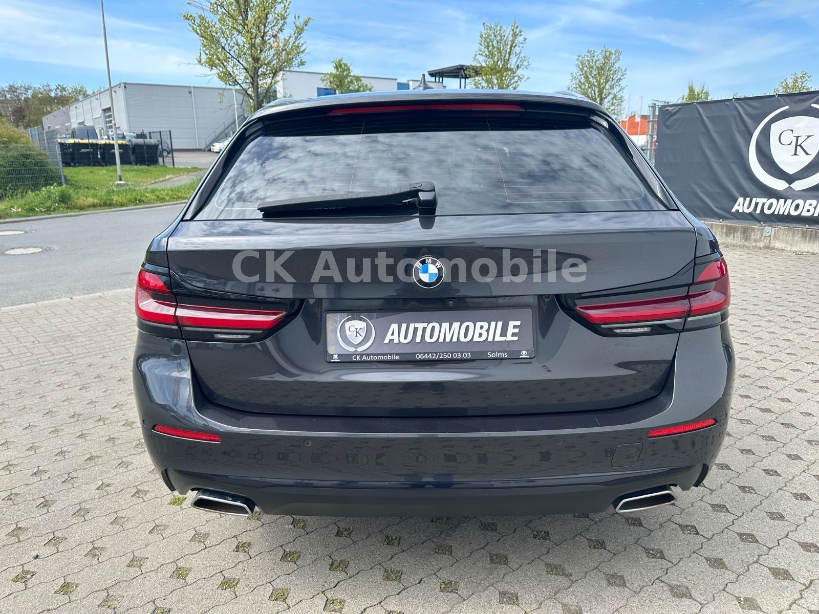 Fahrzeugabbildung BMW 520d Touring/Navi/Leder/Head-Up/Kamera/LED/ACC