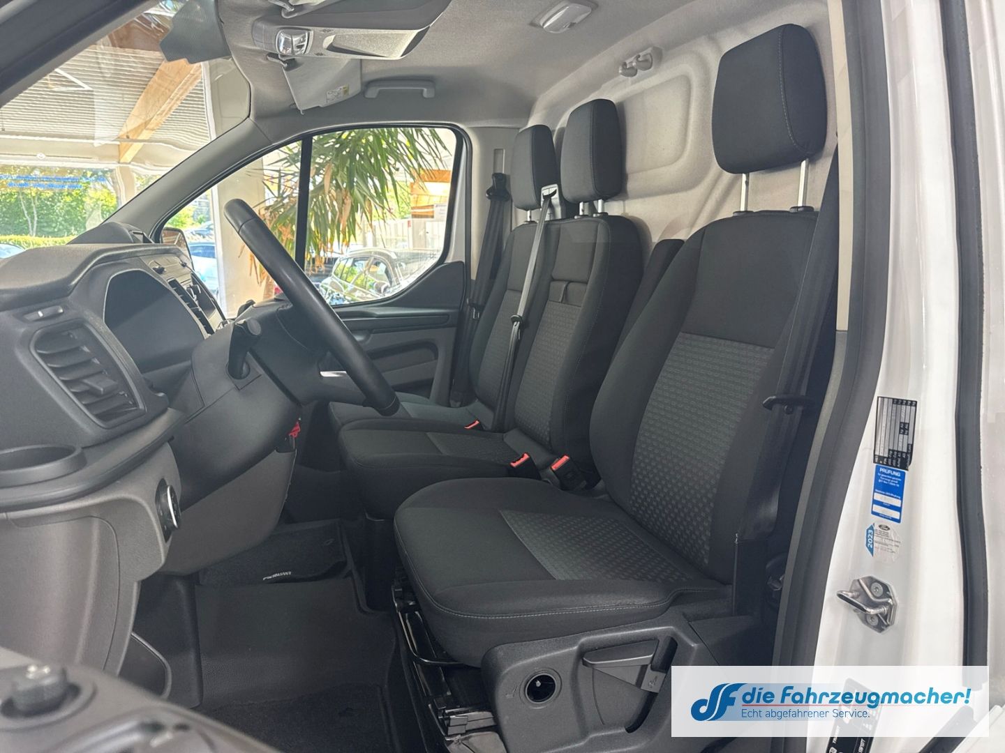 Fahrzeugabbildung Ford Transit Custom Kasten 320 L2 Trend 2.0 TDCi EU6d