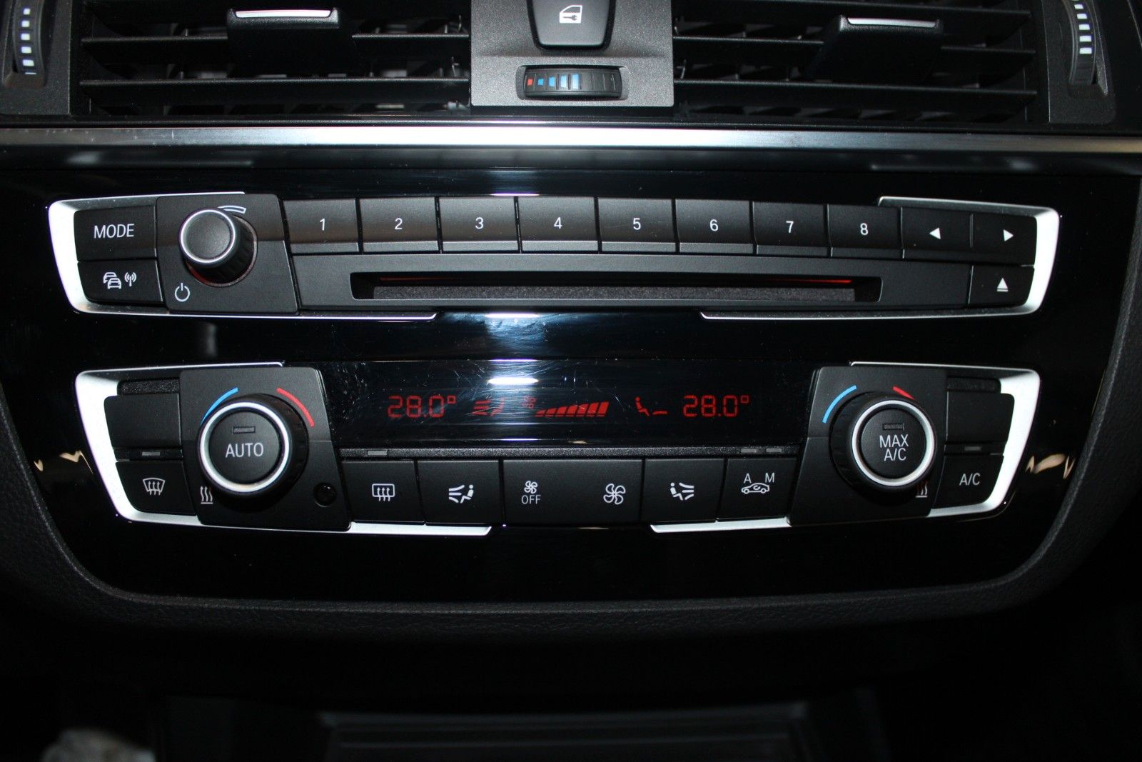 Fahrzeugabbildung BMW 220d xDrive Steptronic Coupé Advantage AHK uvm.