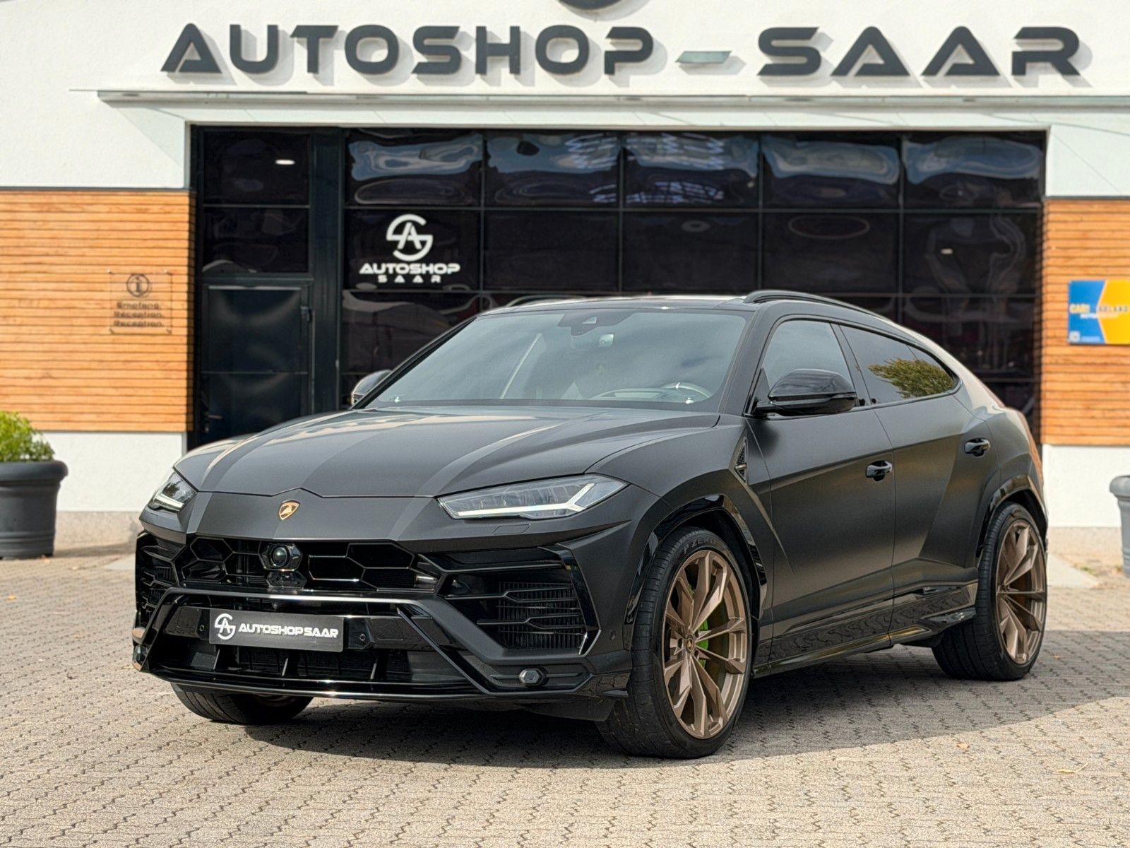 LAMBORGHINI Urus Urus 4.0 V8 Autom. MwSt/23-Zoll/B&amp;O/360°/PANO – Ansicht 3