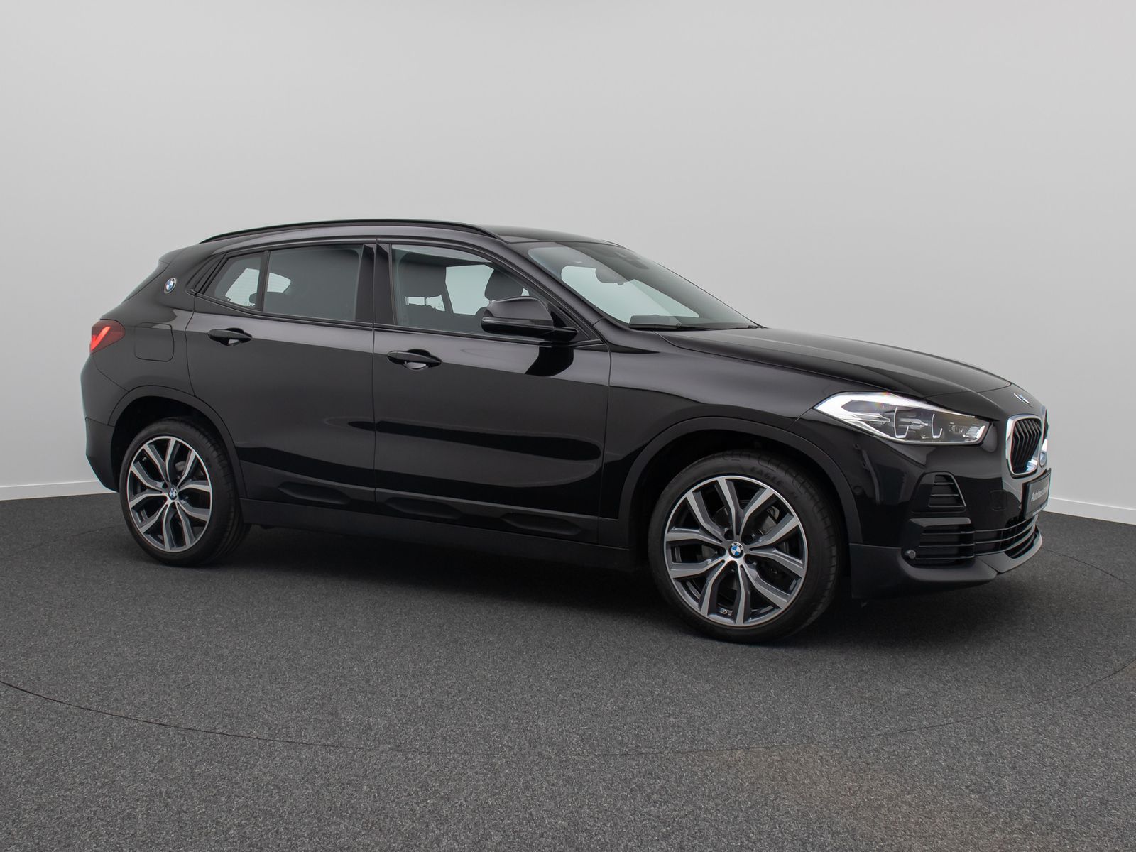 Fahrzeugabbildung BMW X2 sD18i Alarm HUD DAB Kamera HiFi Sportsitz 19"