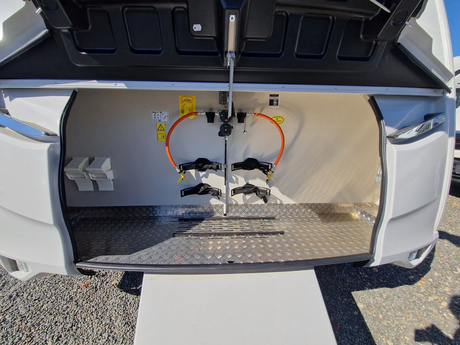 Fahrzeugabbildung Tabbert Senara 550E 2.3 2.000kg, Safety-Pack, Glattbl.