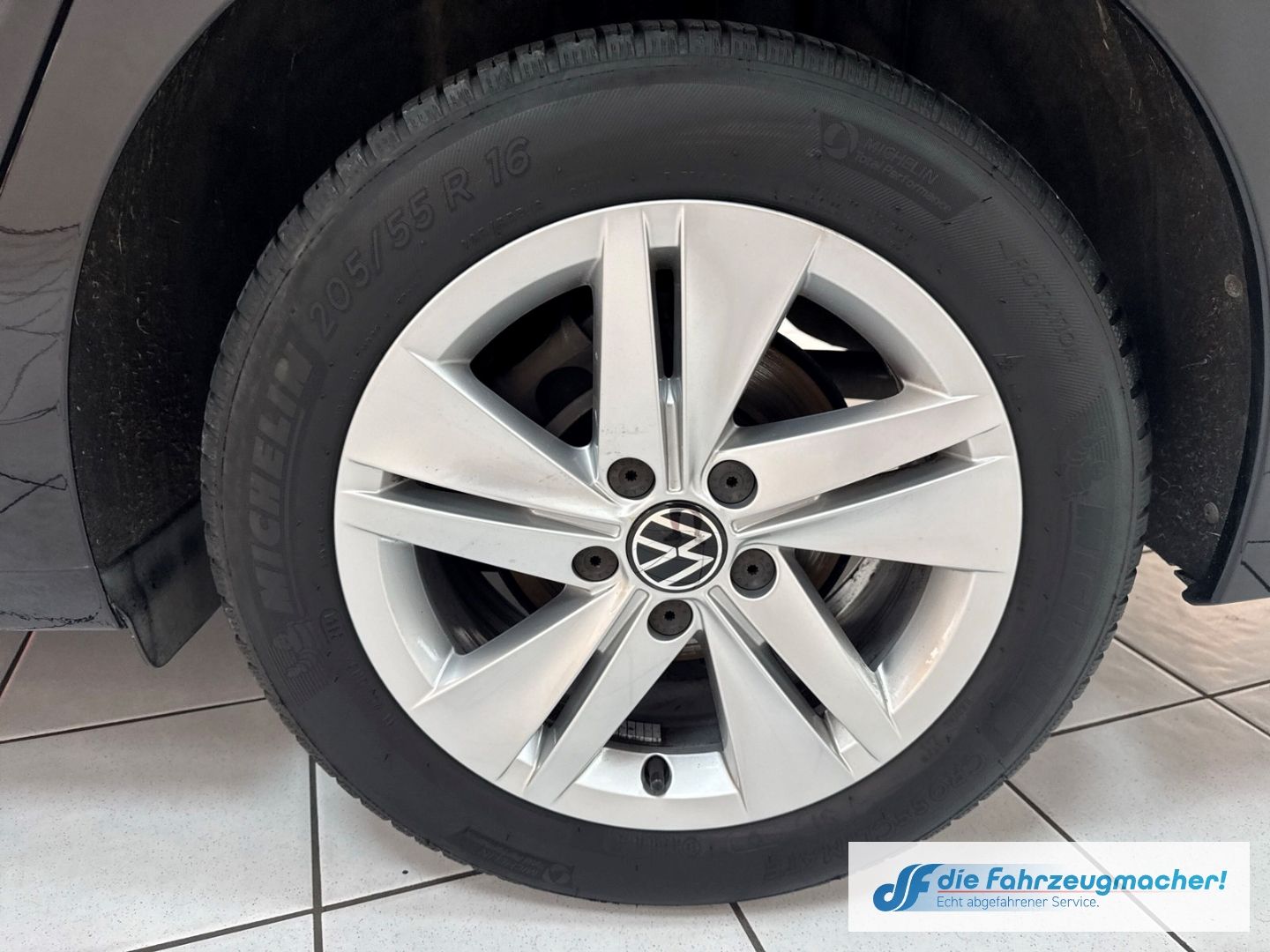 Fahrzeugabbildung Volkswagen Golf VIII Variant Life 1.0 TSI EU6d Digitales Co