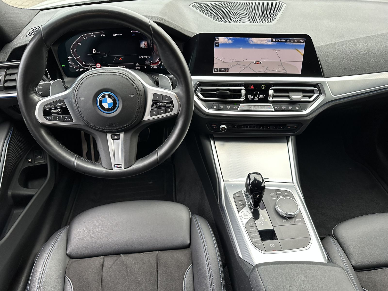 Fahrzeugabbildung BMW 320e Touring xDrive M-Sport NAV+LED+AHK+HIFI+KAM