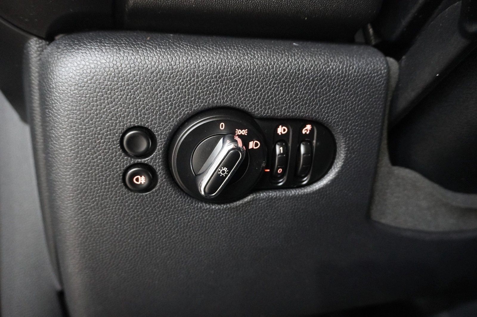 Fahrzeugabbildung MINI COOPER 1.5 3-TÜR PANO./SHZ/KLIMA/BT