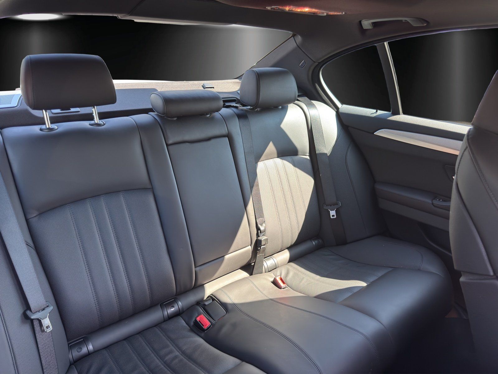 Fahrzeugabbildung BMW M5 4.4 V8 1. HAND/KW-Fahrwerk/Eventuri-Ansaugung