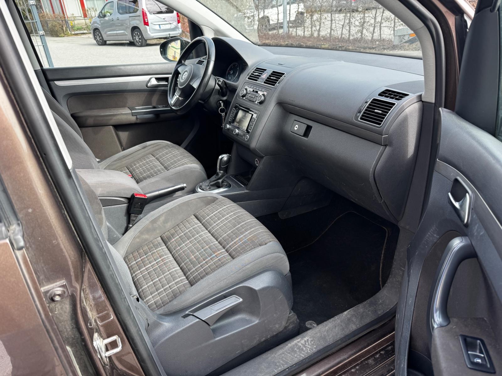 Volkswagen Touran 2011 — photo 7