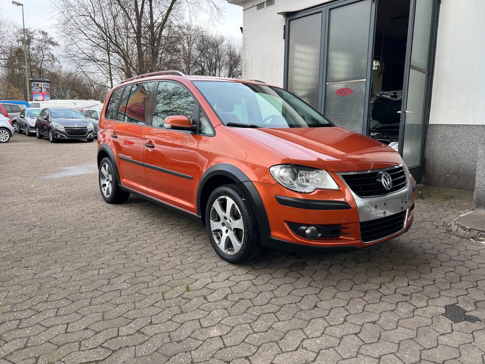 Volkswagen Touran 1.4 TSI Cross Navigation-7.Sitze-Autom