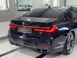 BMW M760 - BMW 760 mit Schiebedach