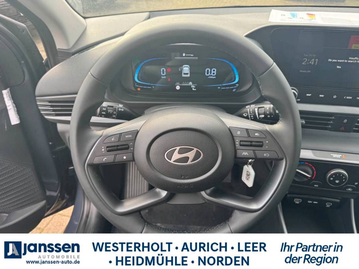 Fahrzeugabbildung Hyundai i20 Select Funktionspaket PDC Navi Rückfahrkamer