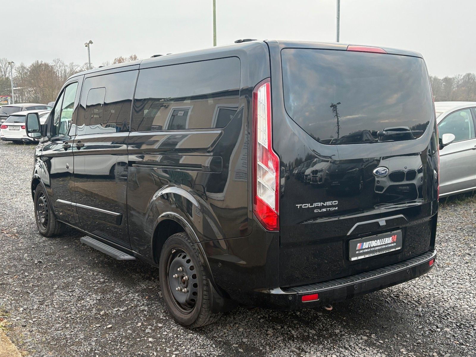 Fahrzeugabbildung Ford Tourneo Custom Aut. 320 L2 Tourneo Titanium Lede
