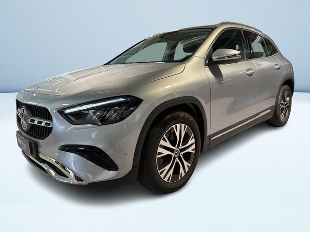 Mercedes-Benz Mercedes GLA 180 180 D Progressive Advanced 8G-D