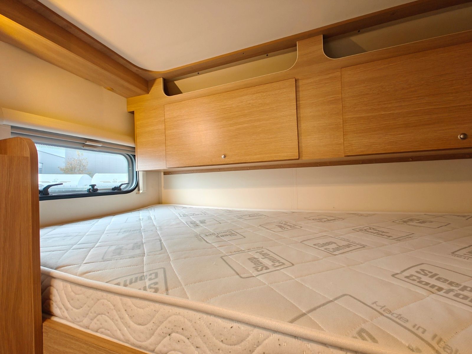 Fahrzeugabbildung Roller Team Kronos 275 - SAT, TV, Solar, 6 Sitz/Schlafplätze