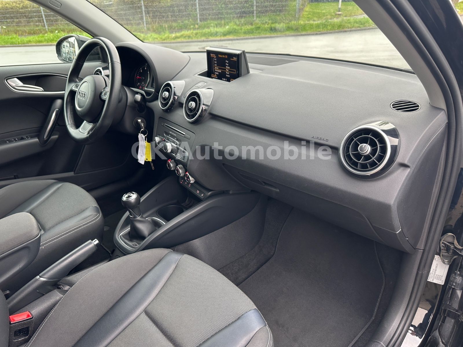 Fahrzeugabbildung Audi A1 Sportback Sport 1.6 TDi/Navi/Klima/SHZ/PDC