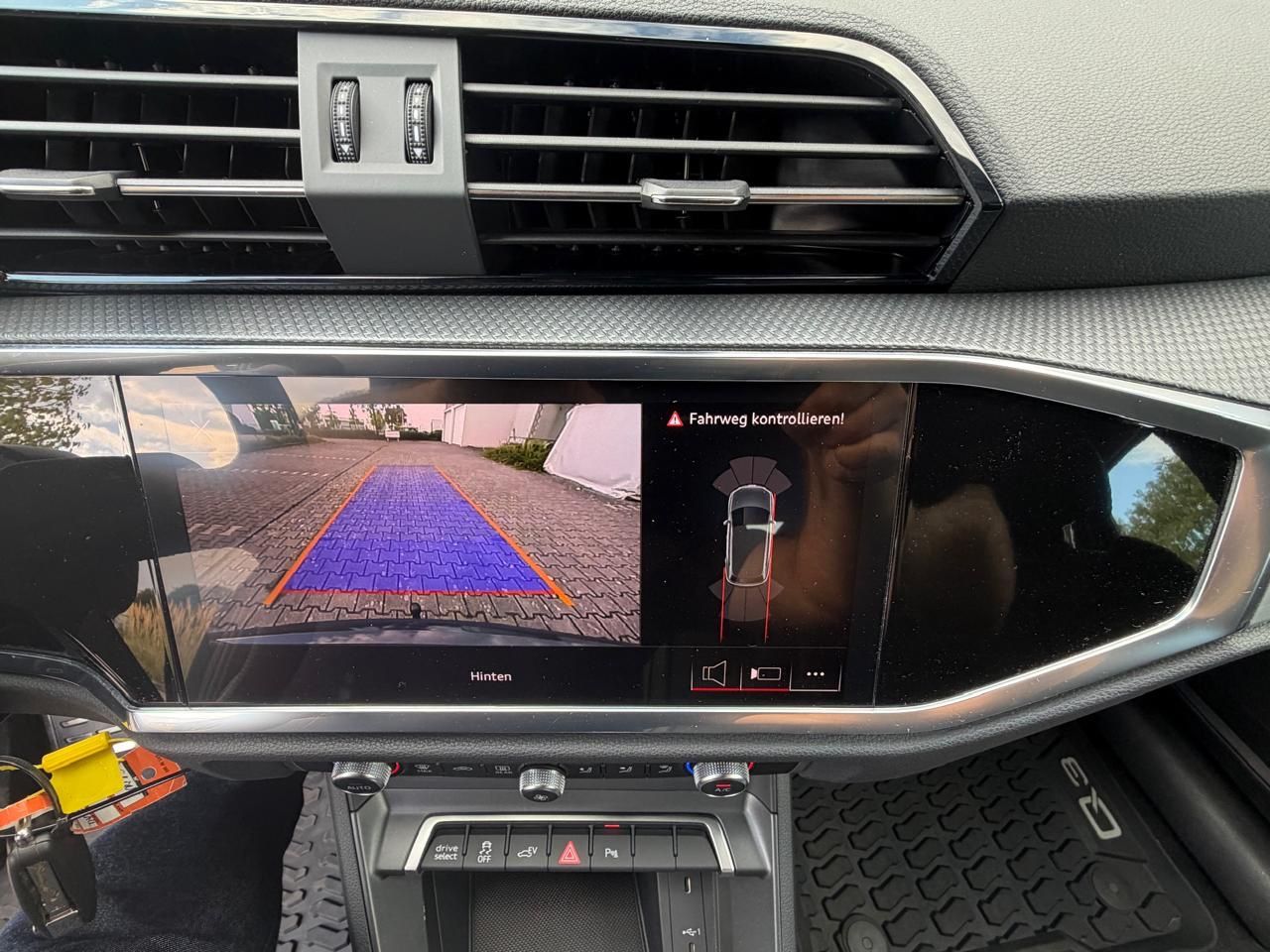 Audi Q3 45 TFSIe Hybrid LED NAVI S Line KAMERA TOTWIN imagem 3