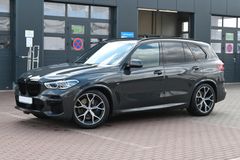 Fahrzeugabbildung BMW X5 xDrive 40d M-Sport*LASER*PANO*LUFT*B&W*AHK
