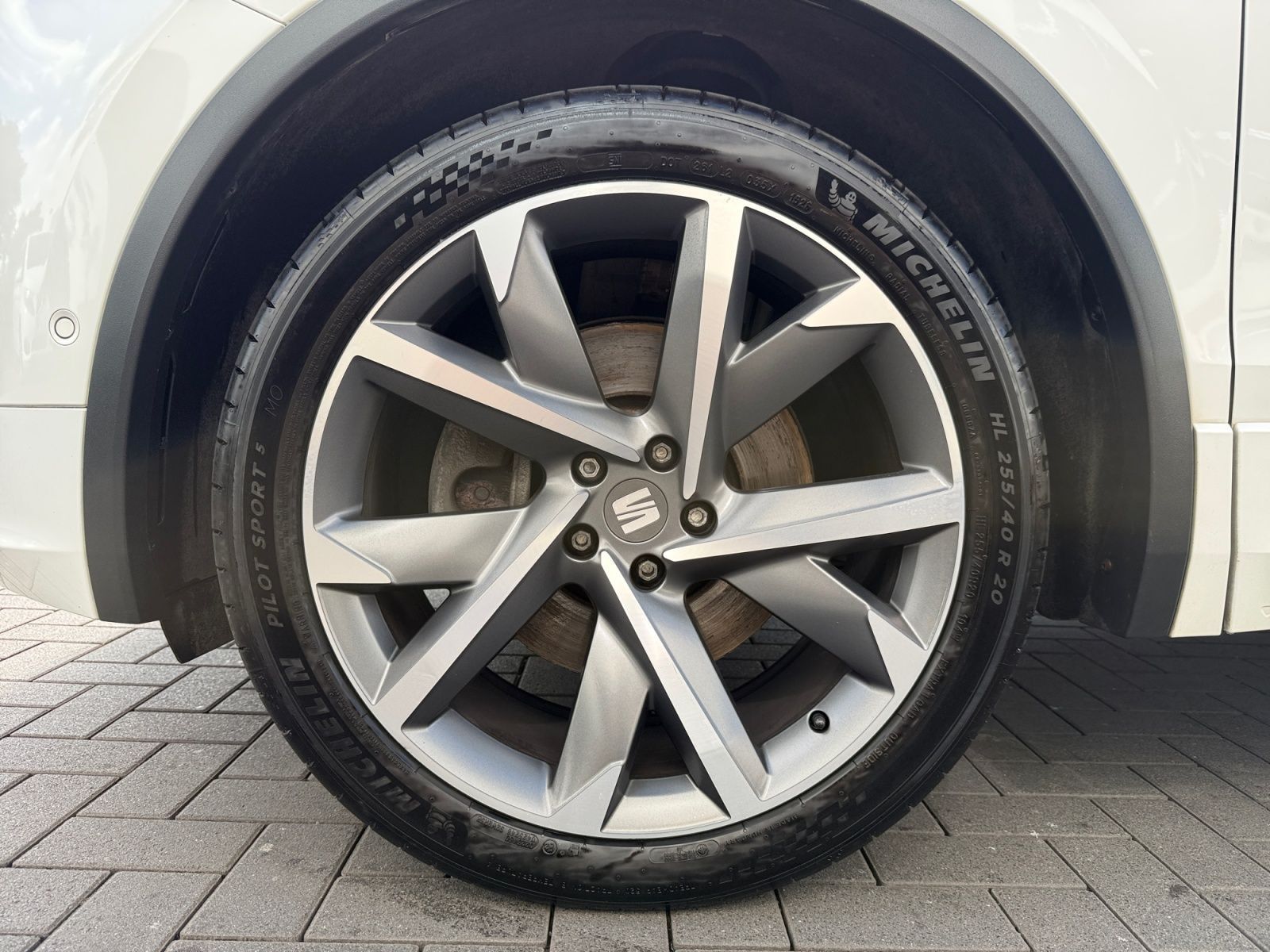Fahrzeugabbildung SEAT Tarraco 2.0 TDI FR 4Drive PANO STANDHEIZUNG AHK