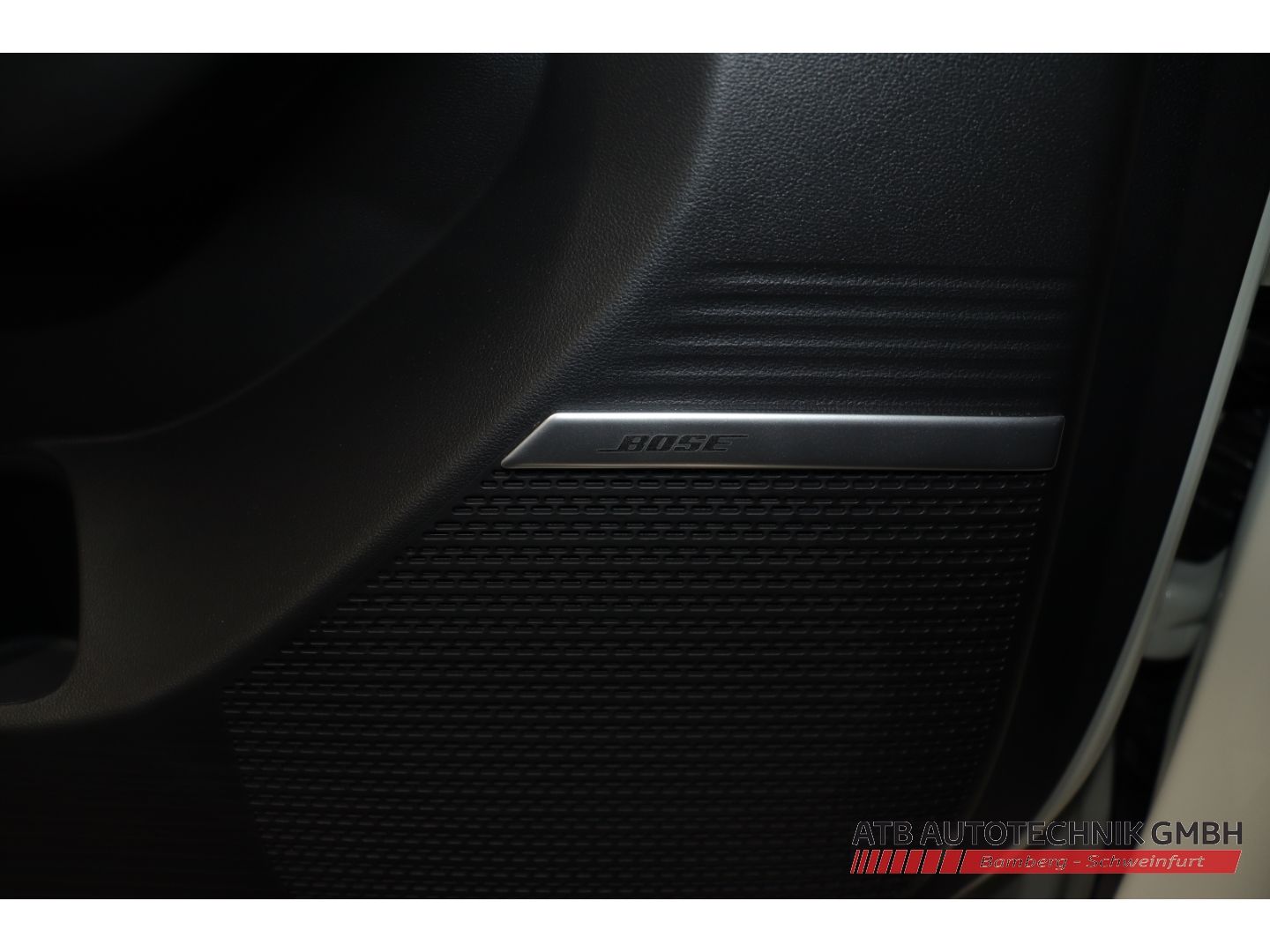 Fahrzeugabbildung Hyundai SANTA FE Intro 1.6 T-GDI Hybrid 4WD HUD Navi Mem