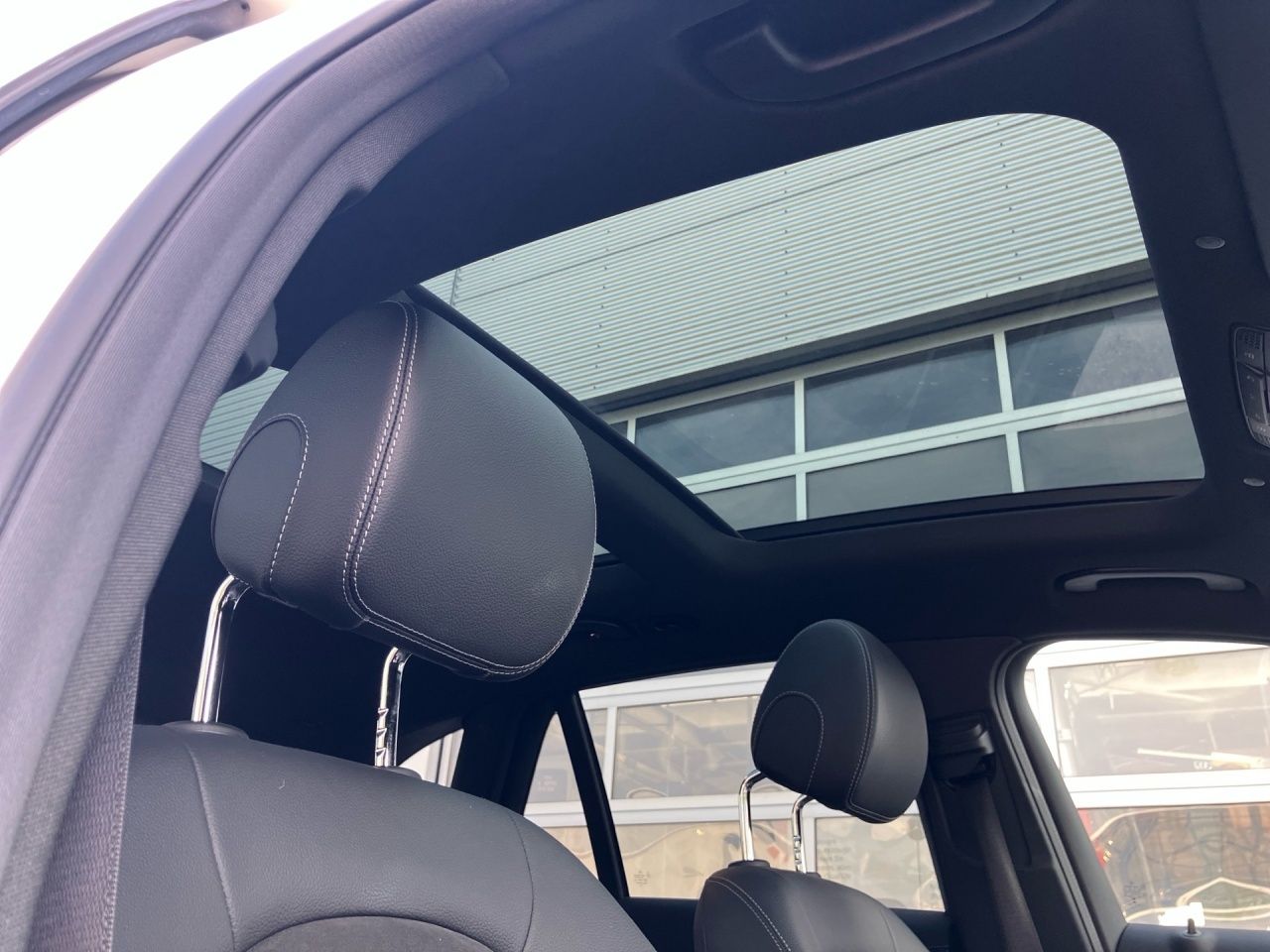 Fahrzeugabbildung Mercedes-Benz GLC 300 e 4M AMG+PANO+NIGHT+MEMORY+STNDHZ+AMBIE+